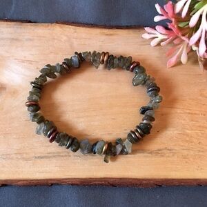‼️Labradorite and Czech Glass beaded bracelet